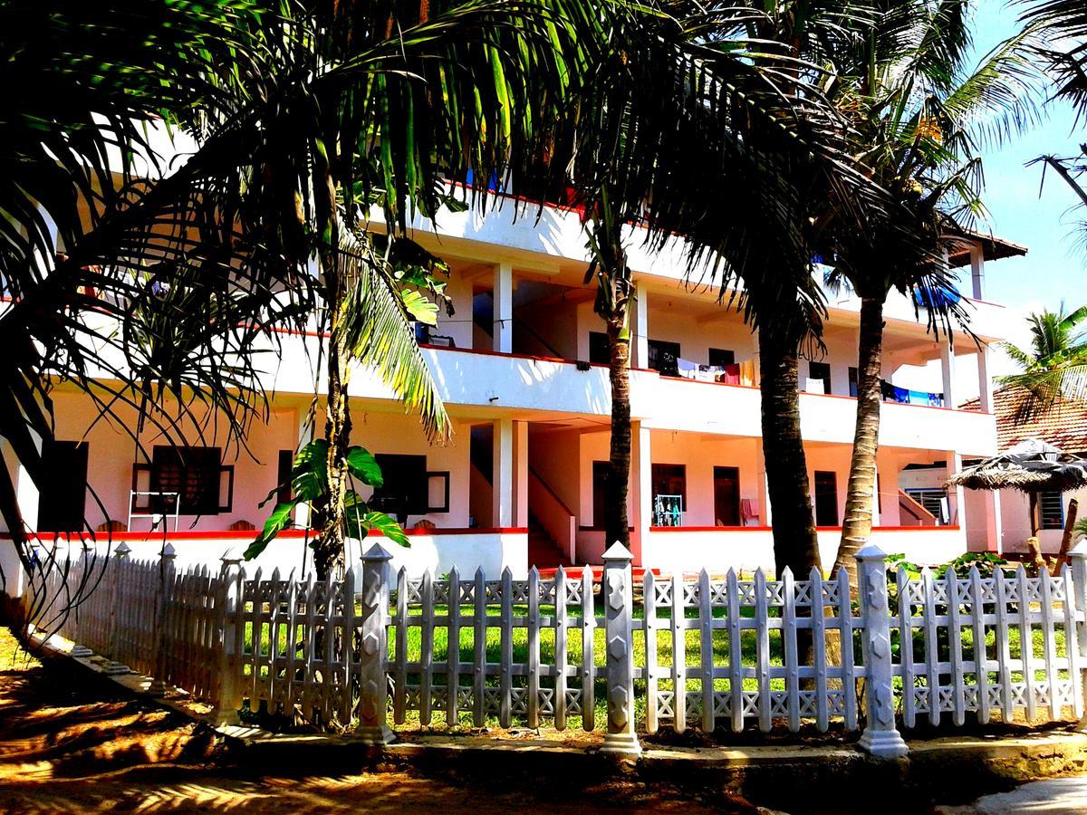 Ram'S Surfing Beach,Midigama East Exteriör bild